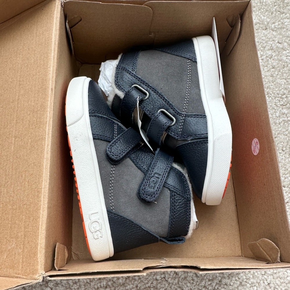UGG Unisex-Child T Rennon Ii Sneaker